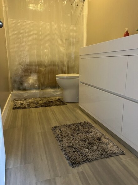 More Photos Of 7631 E Greenway Rd, Scottsdale Warehouse For Lease