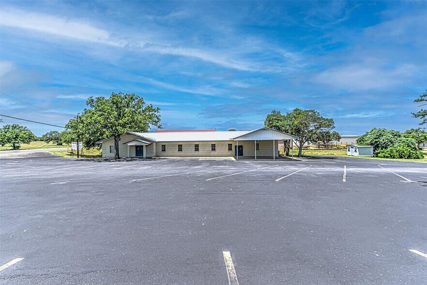 More Photos Of 901 Lillian Dean, Buchanan Dam Flex For Sale