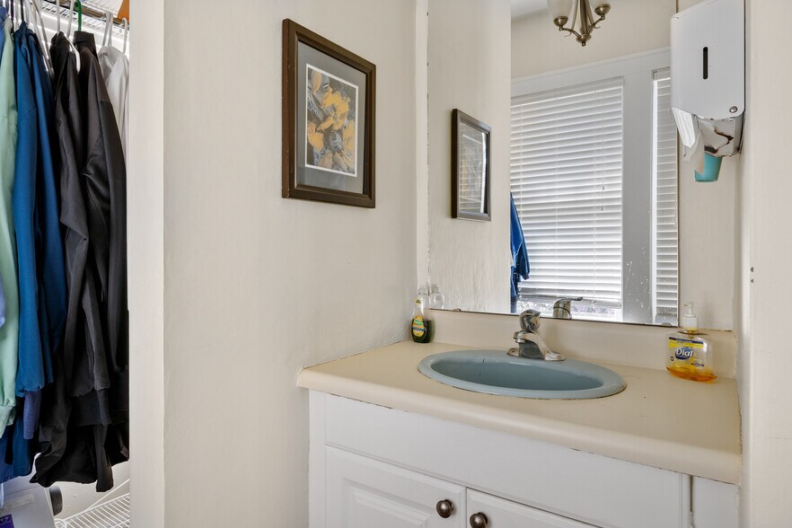 More Photos Of 614 S Main St, Blacksburg Medical For Sale