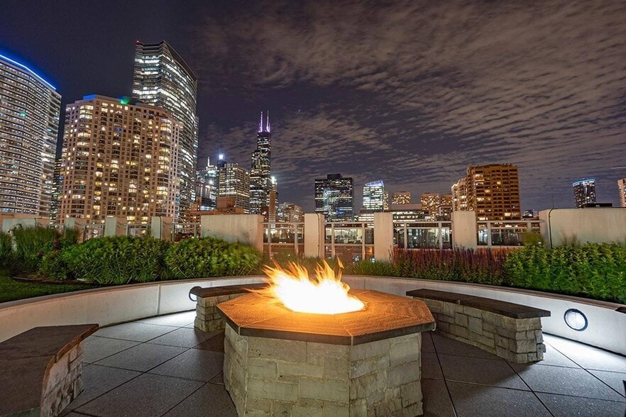 More Photos Of 555 W Kinzie St, Chicago Multifamily For Sale