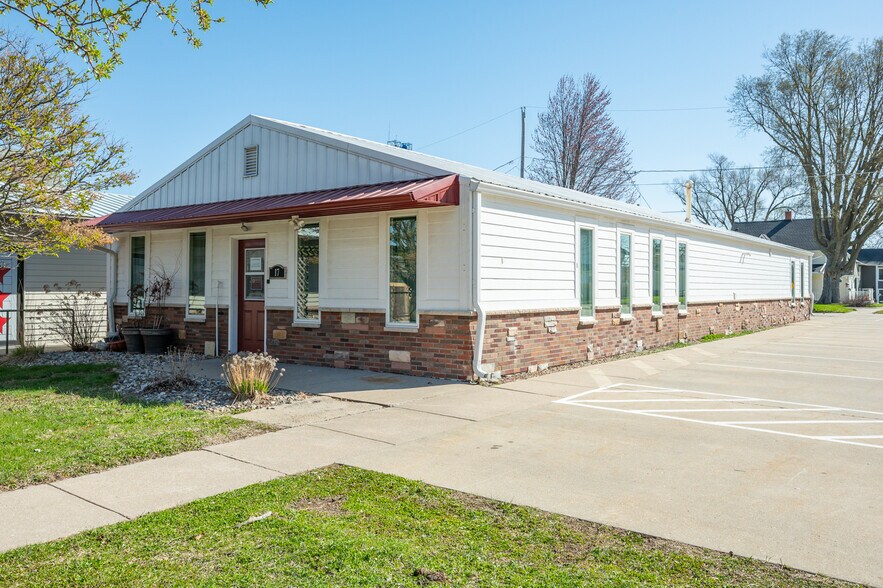 Primary Photo Of 17 Main St SE, Bondurant Freestanding For Sale