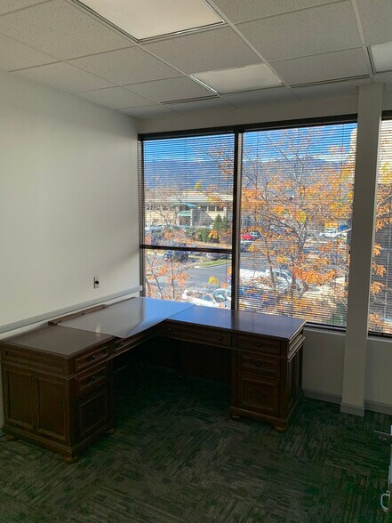 More Photos Of 660 Southpointe Ct, Colorado Springs Medical For Sale