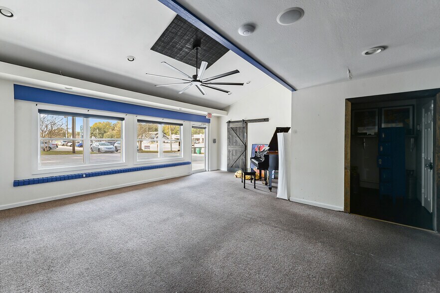 More Photos Of 1220 Bienville Blvd, Ocean Springs General Retail For Lease