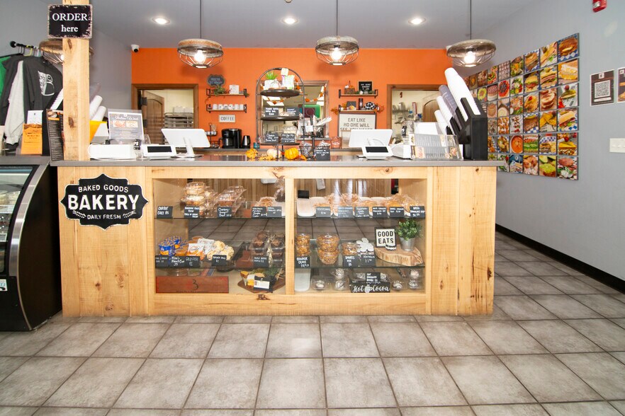 More Photos Of 407 W Main St, Marlow Restaurant For Sale