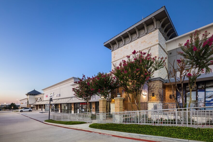 More Photos Of 2105-2129 W Davis St, Conroe Unknown For Lease