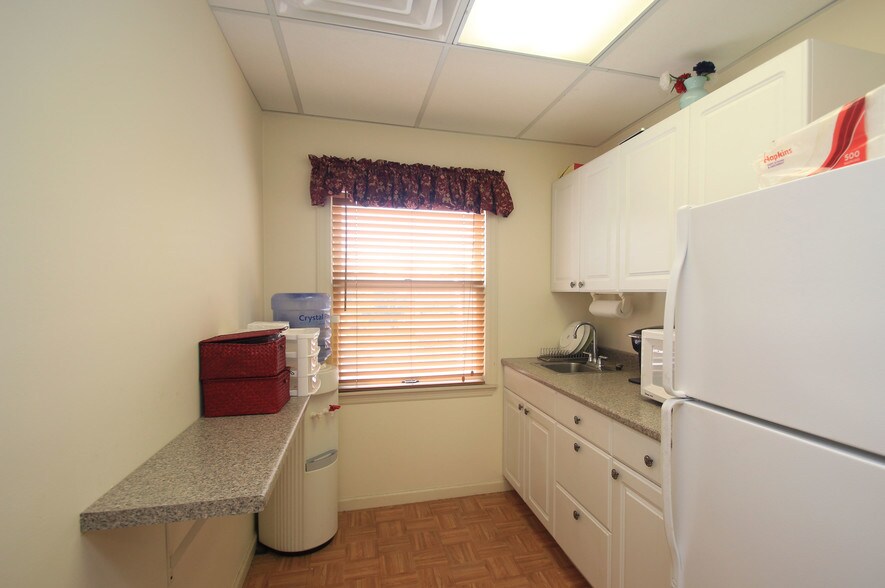 More Photos Of 3 Springside Ave, Danbury Loft Creative Space For Sale