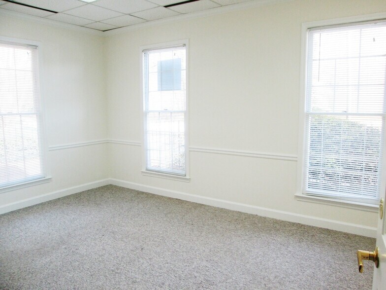 More Photos Of 3867 Holcomb Bridge Rd, Peachtree Corners Office For Lease