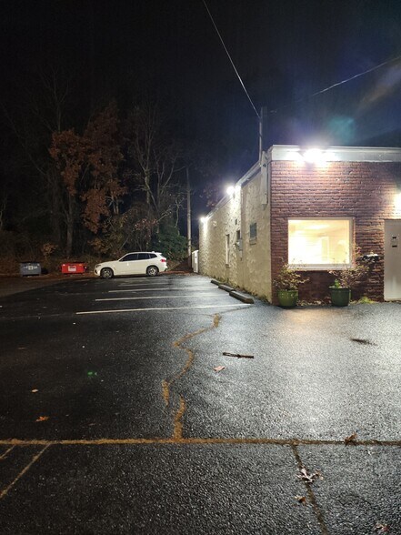 More Photos Of Point Plz, Somers Point Light Manufacturing For Lease