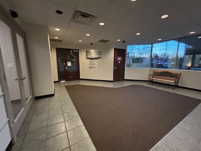 More Photos Of 3612 Lake Ave, Wilmette Medical For Lease