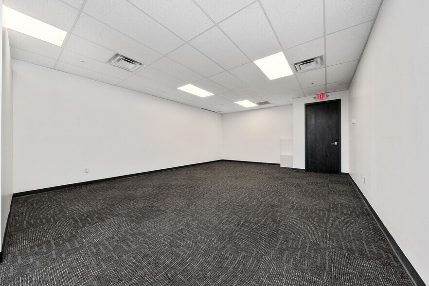 More Photos Of 13550 Village Park Dr, Orlando Office For Lease