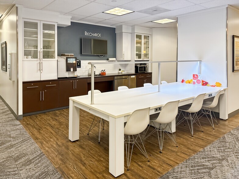 More Photos Of 950 Echo Ln, Houston Coworking Space