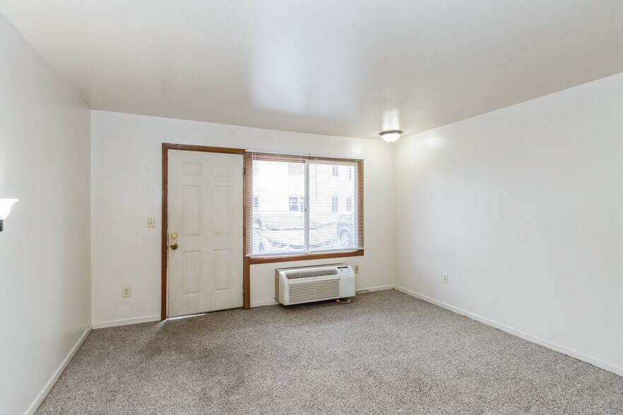 More Photos Of 320 2nd St, Coralville Office For Sale
