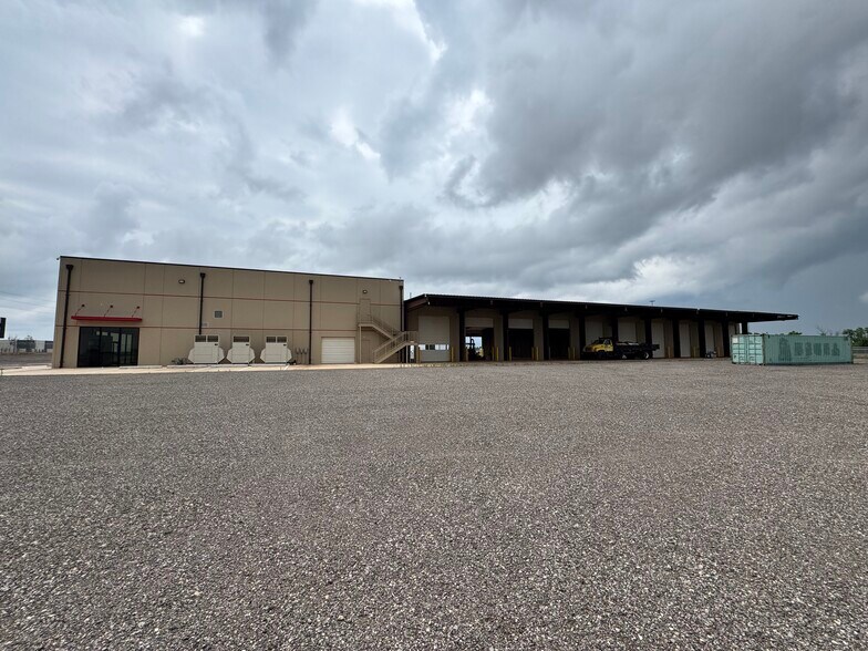 More Photos Of 2417 E I 240 Service Rd, Oklahoma City Industrial For Sale