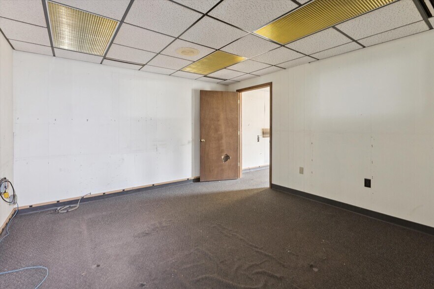 More Photos Of 211 Lee St, Saginaw Manufacturing For Sale