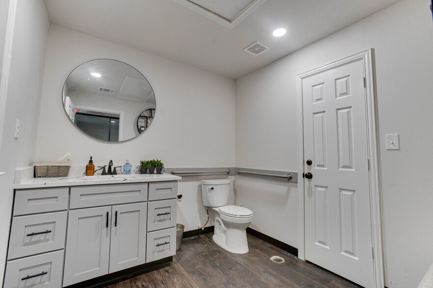 More Photos Of 5905 Treaschwig Rd, Spring Office For Lease