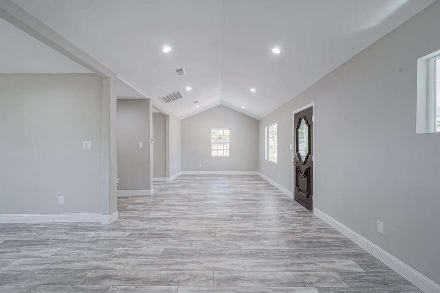 More Photos Of 6864 Pecan St, Frisco Office For Lease