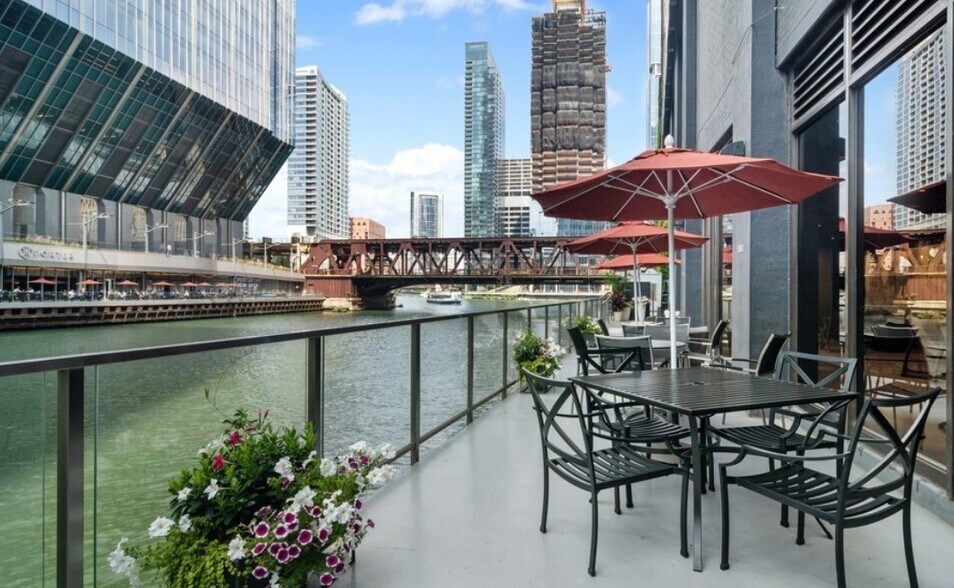 More Photos Of 150 N Wacker Dr, Chicago Office For Lease