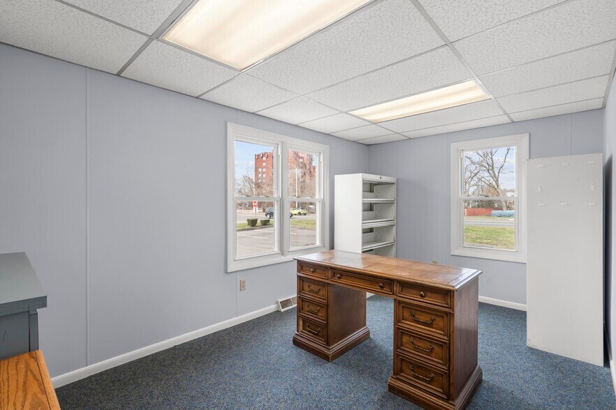 More Photos Of 128 Saltonstall Pky, East Haven Medical For Sale