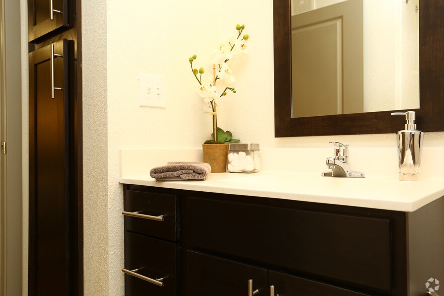 More Photos Of 403 E Koenig Ln, Austin Apartments For Lease