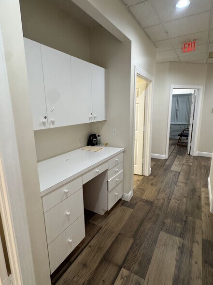 More Photos Of 1044 Goodlette-Frank Rd N, Naples Medical For Lease