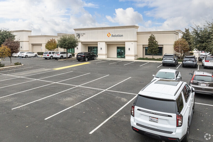 More Photos Of 1969 Hillman St, Tulare Office Residential For Lease