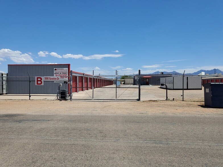 More Photos Of 3890 Sunshine Dr, Kingman Self Storage For Lease