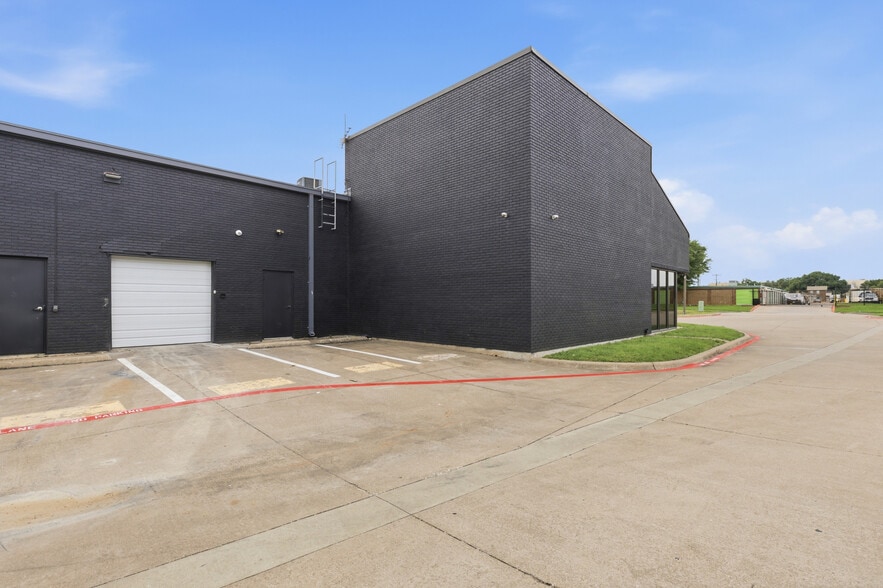 More Photos Of 3420 Sojourn Dr, Carrollton Warehouse For Sale