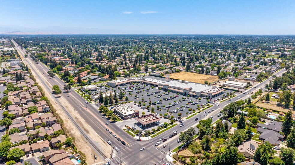 More Photos Of 5201-5211 W. Goshen Ave, Visalia Unknown For Lease
