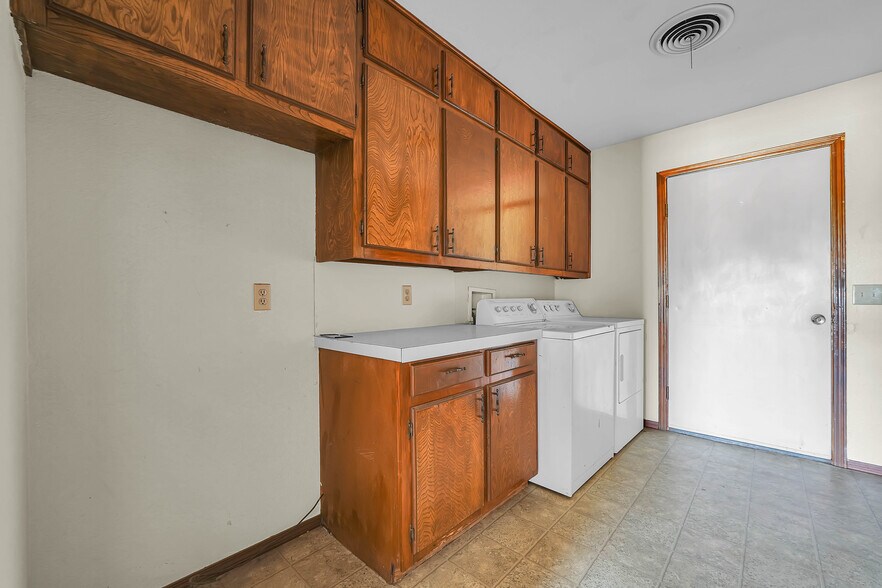 More Photos Of 418 N Electra St, Sayre Apartments For Sale