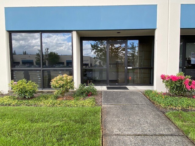 More Photos Of 12801-12815 NE Airport Way, Portland Warehouse For Lease