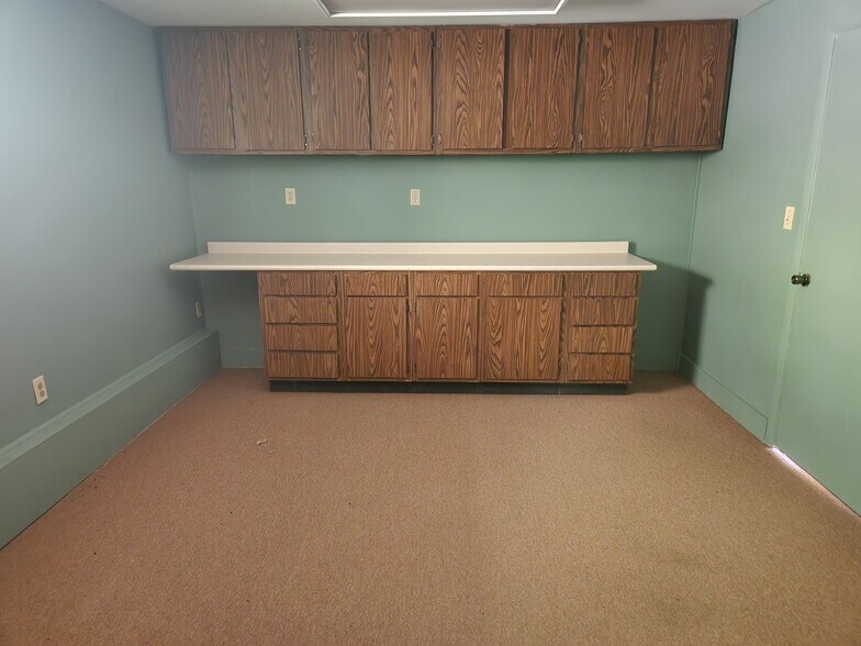 More Photos Of 4939 State Highway 23, Norwich Medical For Sale