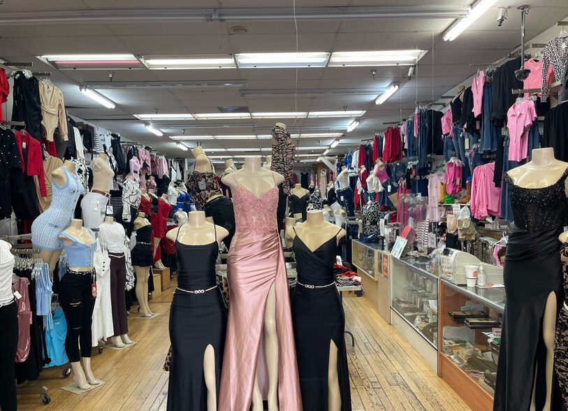 More Photos Of 108-110 E 4th St, Santa Ana General Retail For Lease