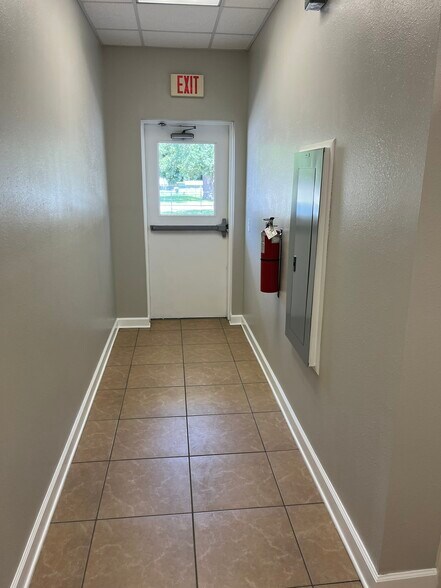 More Photos Of 2400 W Herman St, Pensacola Warehouse For Sale