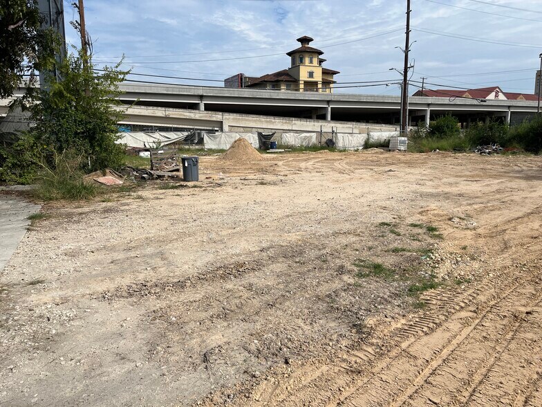 More Photos Of 519 Elm St, San Antonio Land For Sale