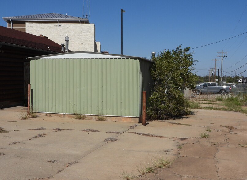 More Photos Of 2424 Williams Ave, Woodward General Retail For Sale