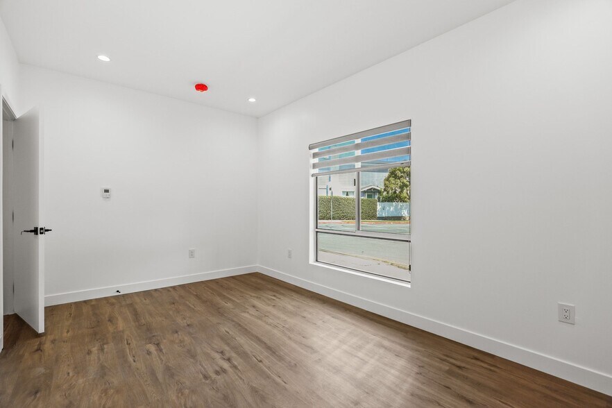 More Photos Of 2001 Penmar Ave, Venice Apartments For Sale