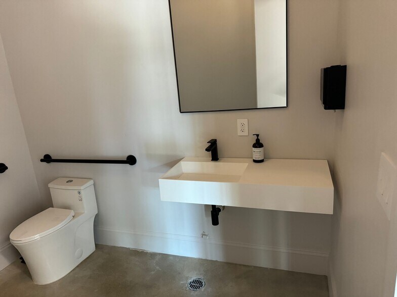 More Photos Of 8747 SW 134th St, Miami Warehouse For Lease