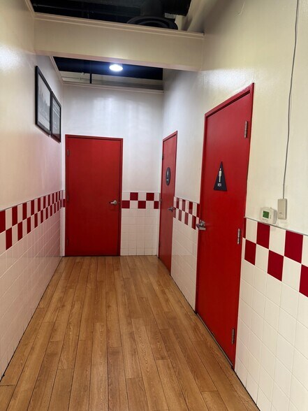 More Photos Of 1563 Eureka Rd, Roseville Restaurant For Lease