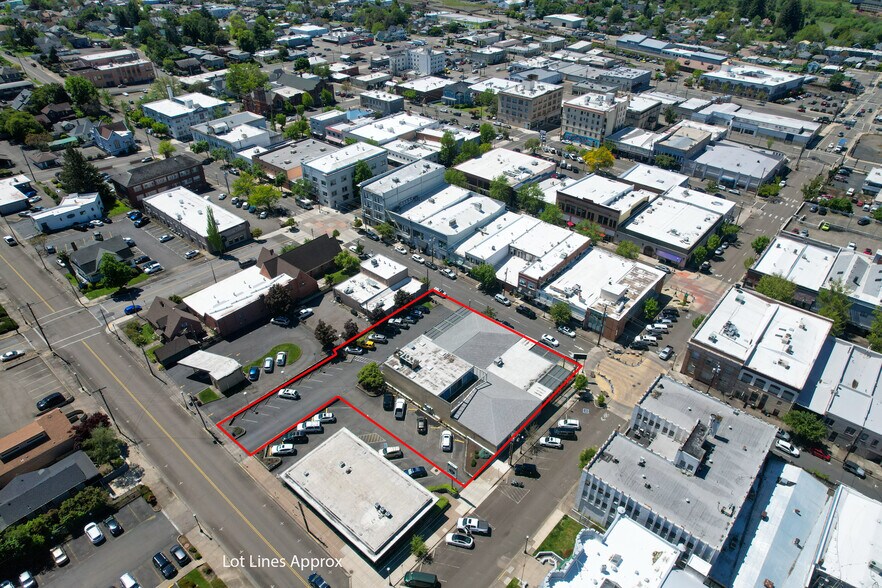 More Photos Of 619 SE Main St, Roseburg Bank For Sale