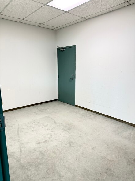 More Photos Of 1435-1475 Huntington Ave, South San Francisco Showroom For Sale