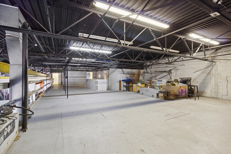 More Photos Of 4800 Joslyn Rd, Lake Orion Light Manufacturing For Sale