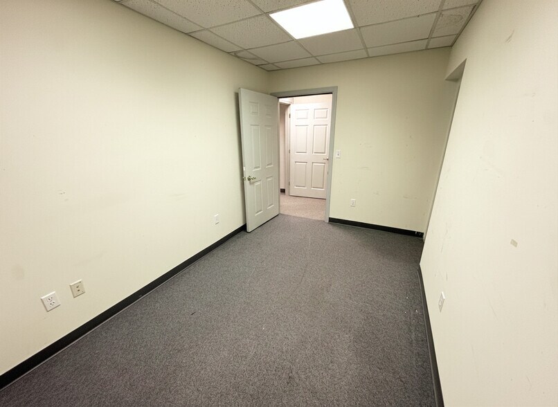 More Photos Of 55 Sullys Trl, Pittsford Office For Lease
