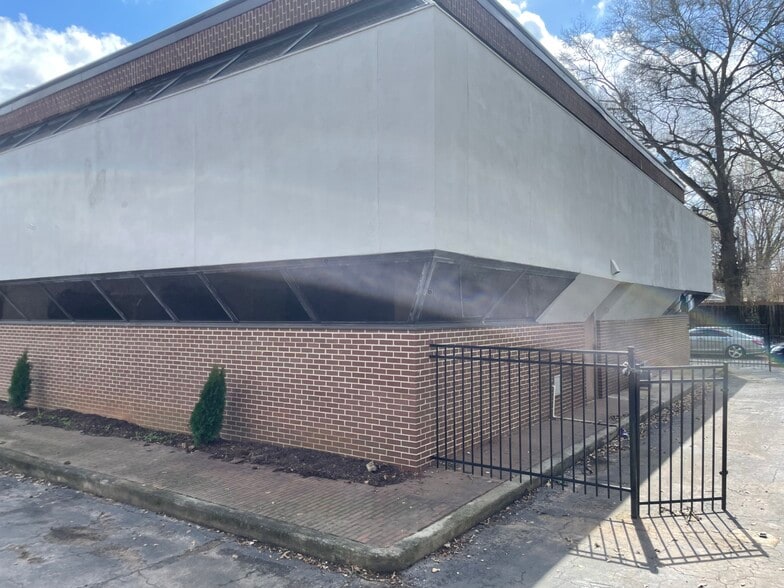 More Photos Of 2981 Church St, East Point Medical For Sale