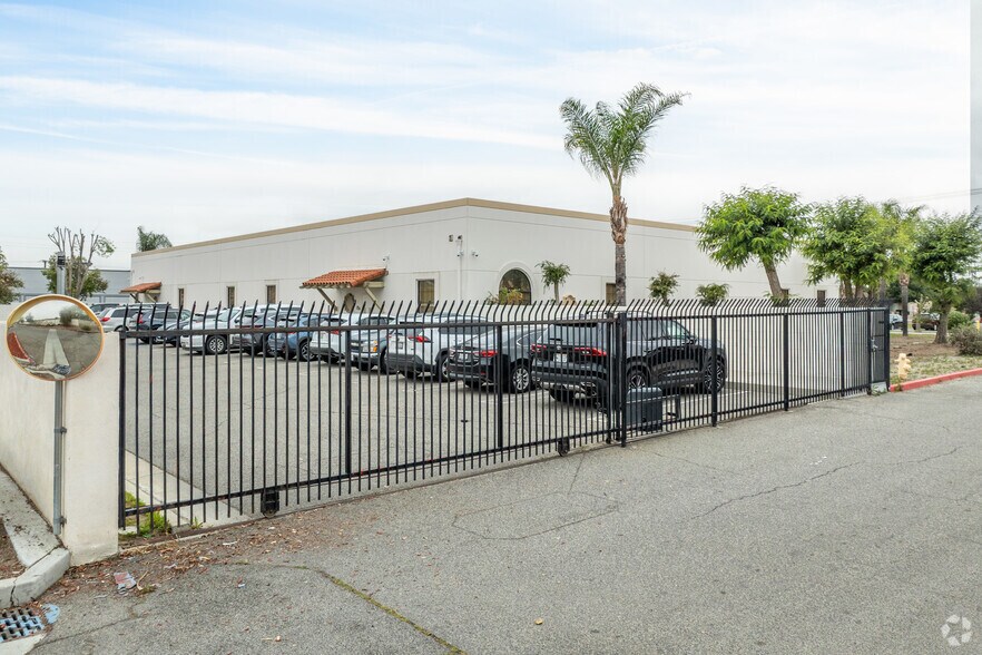 More Photos Of 3095 W Devonshire Ave, Hemet Office For Sale