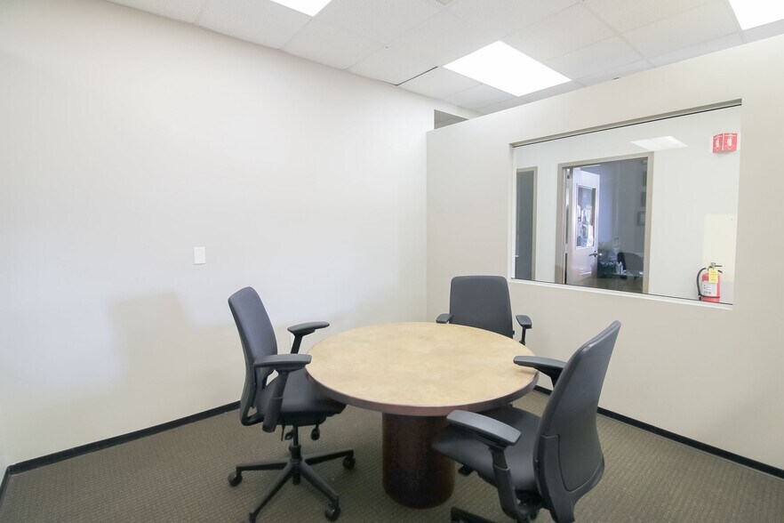 More Photos Of 6400 N Northwest Hwy, Chicago Apartments For Lease