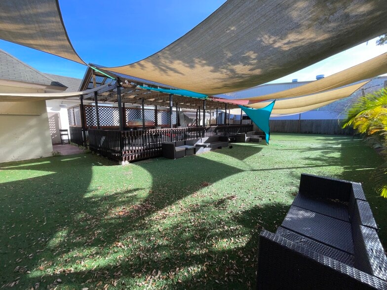 More Photos Of 8804 66th St N, Pinellas Park Bar For Lease