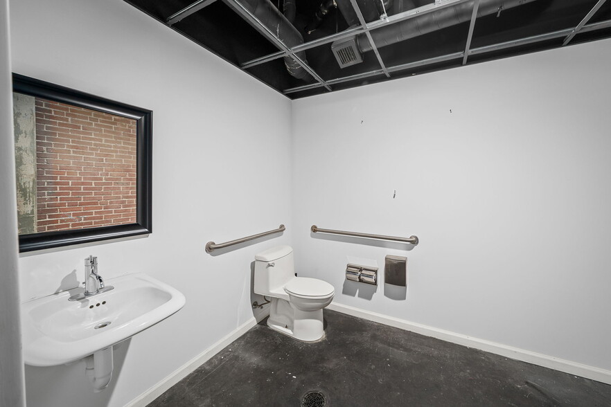 More Photos Of 511 N Garrison Ave, Saint Louis Office For Lease