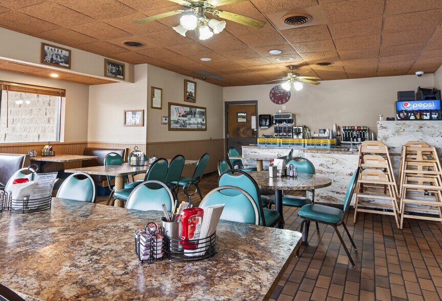 More Photos Of 17646 NE Central Ave, Ham Lake Restaurant For Sale