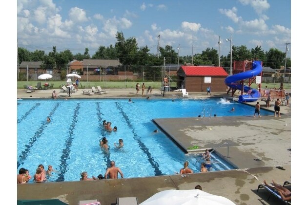 Primary Photo Of 3905 Carter Rd, Owensboro Swimming Pool For Sale
