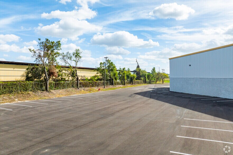 More Photos Of 6708 Harney Rd, Tampa Distribution For Lease